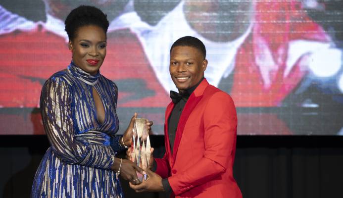 Feature Speaker Kwanieze John presenting Peoples Choice Award to cyclist Nicholas Paul. Photo Credit: Curtis Khan